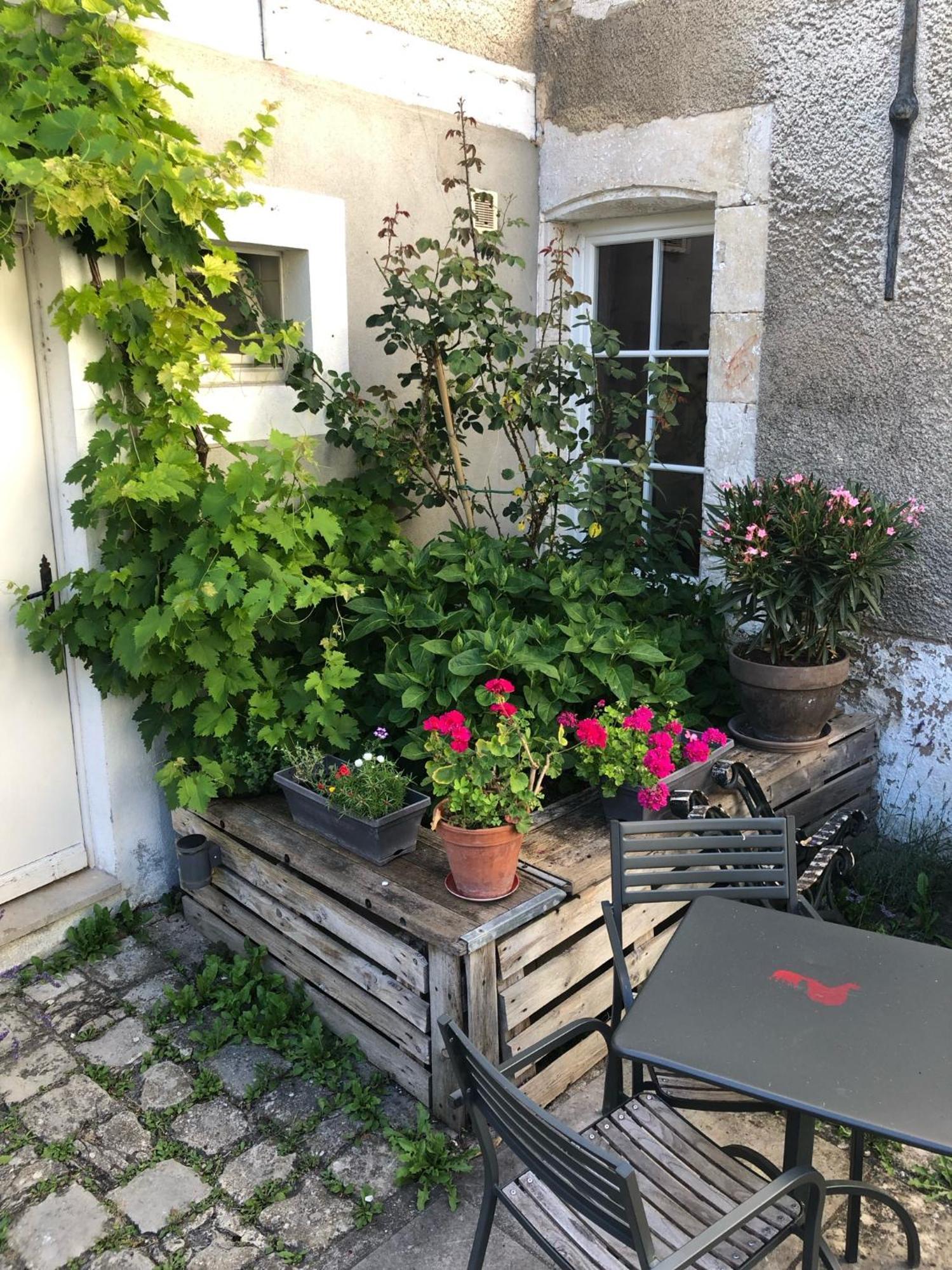 La Basse Cour Hotel Tanlay Exterior photo